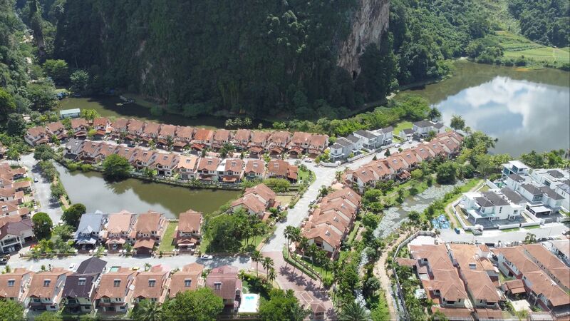 Lakeside Villas community overview with limestone hills and lake